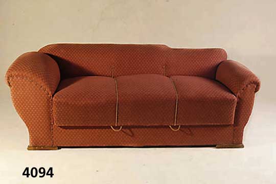 Sofa, deutsch, um 1935/38, asymetrische Anordnung, original Bezug und Polster, mit Staufach, leichte Gebrauchssuren, leicht ange- schmutzt, ...