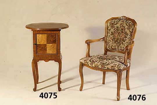 Schrank- bzw. Beistelltisch, deutsch, um 1910, wohl Darmstadt, Korpus Weichholz, Buche und Eiche, geschwungene Beine, Wurzelnußfurnier in ...