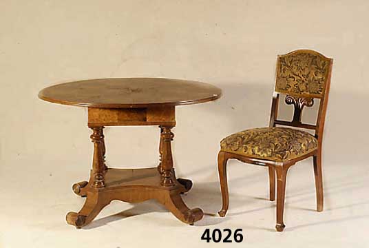 Salontisch mit 4 StÜhlen, deutsch, um 1908/10, wohl Darmstadt, Unterbau Weichholz, Buche und Eiche, Wurzelnußfurnier z.T. in Quadraten ...
