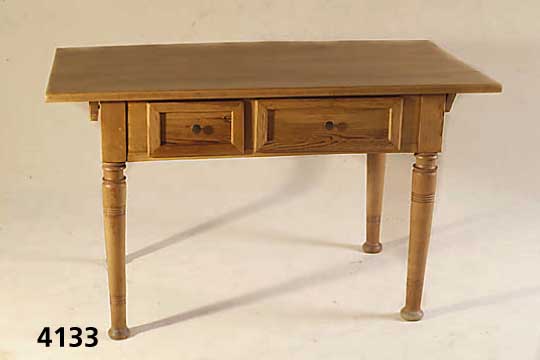 Bauerntisch, deutsch, um 1880/90, unter Ver- wendung Älteren Holzes, Trageteile Buche massiv, Schublade und Zarge z.T. Weichholz bzw. ...