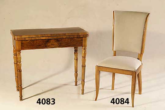Spieltisch, Frankreich, um 1860, Nußbaum, Wurzelnußfurnier, gespiegelt furniert, schÖne Kanelierung an den Kanten, fein ausgeformte FÜße, ...