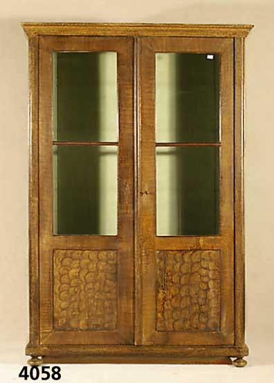 WÄsche- bzw. Vielzweckschrank, deutsch, um 1840/60, Weichholz massiv, sogenannte Bier- malerei an Front und Seiten, original GlÄser, ...