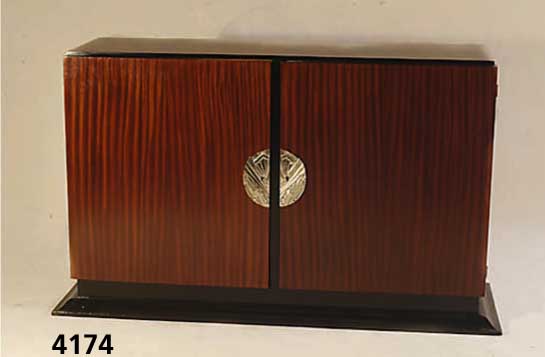 ArtDeco-Sideboard, Frankreich, um 1930, Riopalisander, z.T. schwarz abgesetzt, schÖne große ChrombeschlÄge mit abstrakt geometri- schem Dekor, ...