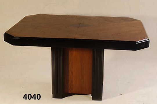 ArtDeco-SÄulentisch, Frankreich, um 1930, in goldfarben, stark gemasertem Holz furniert, z.T. schwarz abgesetzt, auf der Platte schÖnes ...