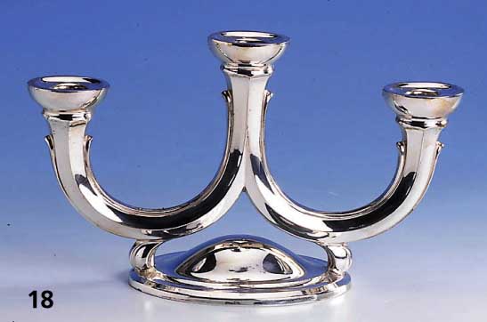 Kerzenleuchter mit 3 Brennstellen, 925er Silber, Gebr. KÜhn, SchwÄbisch-GmÜnd, Bodenplatte Metall, total ca. 460 g, H ca.17 cm, B ca. 28 cm