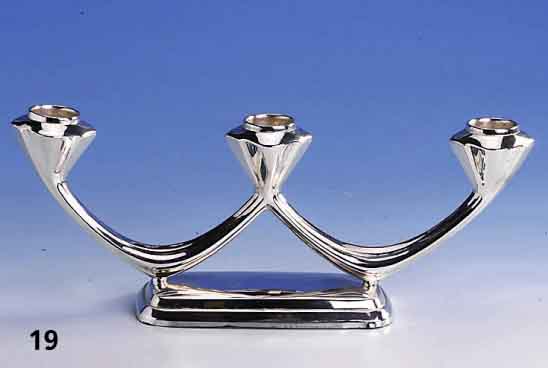 Kerzenleuchter mit 3 Brennstellen, deutsch, Gebr. KÜhn, SchwÄbisch-GmÜnd, 60er Jahre, 925er Silber, gefÜllt, H ca. 11 cm, B ca. 30 cm