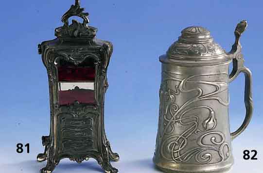 Deckelhumpen, Jugendstil, Zinn, deutsch um 1900, erhabenes zeittyp. Dekor mit Mistel und Schoten, H ca. 18 cm