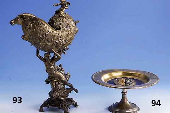 Objektschale mit Pferdedarstellung, Wiener Bronze, um 1890/1900, gedrehter Fuß, D ca. 23 cm, Teller mit blauer Bakelitscheibe, darauf Hufeisen ...