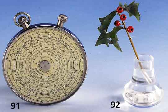 Objekt: Stechpalmenvase, Idar-Oberstein um 1890/1900, Vase auf sehr klarem Bergkri- stall, Stiel auf GG 750/000, vollplast. BlÄtter und Beeren ...