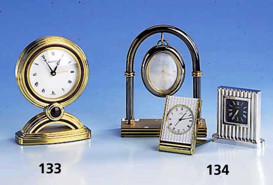Konvolut 3 Tischuhren: Quartzwerke, 2 x Pontifa, 1 x Luxor, versch. Designs, ehem. unverb. Preisempf. EUR 297.-/EUR 695 und EUR 394.-