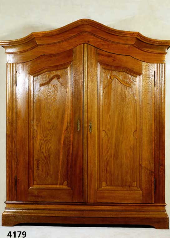 WÄscheschrank, Westpfalz/SaarbrÜcken, um 1780/ 1820, Eiche massiv, RÜcken und Inneneintei- lung Weichholz, Seiten 8-fach durchgehend ge- wellt, ...