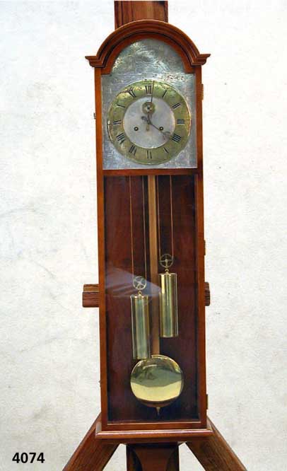 Regulatoruhr, nach Vorbild von 1820/30, signiert Erwin Sattler, hoche PrÄzision, aus- gezeichnete Handarbeit, Zifferblatt graviert, 2-gewichtiger ...