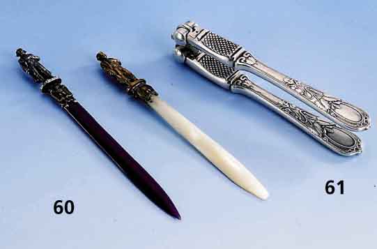 Nußknacker, deutsch, Wilkens Bremen, um 1900, 800er Silber,reiner Jugendstil, Griff asymm. mit BlÜten und BlÄttern, klassizistischer ...