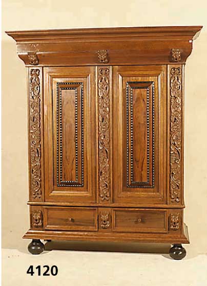 Kissenschrank, Niederlande, Rahmenaufbau, Weichholz, Eiche massiv, Fuß und Kopf 3- bzw. 4-fach getreppt, aufgesetzte Schnitzereien, Front mit 3 ...