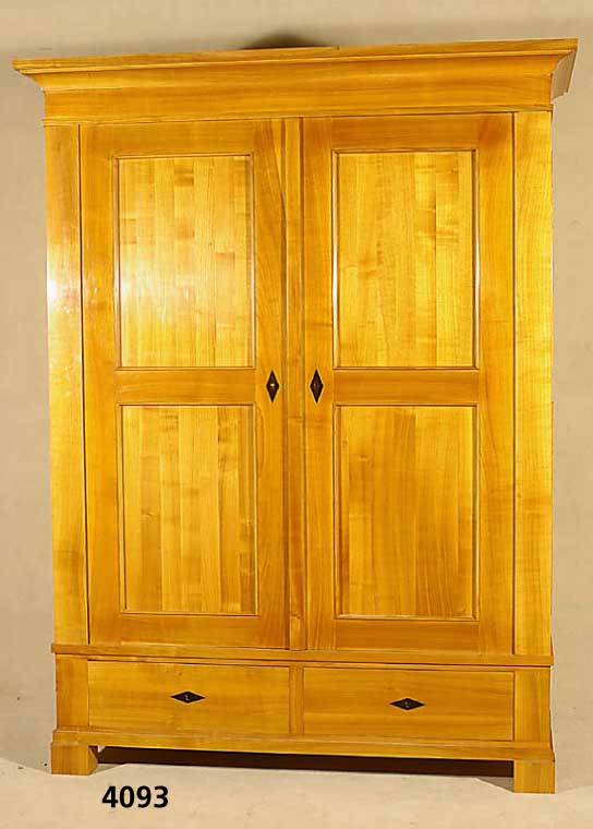 Biedermeierstilschrank, nach dem Vorbild von 1830/40, Kirschbaum massiv, auf Rahmen gearbeitet, gespiegeltes Furnierbild, Kopf 3-fach gestuft, ...