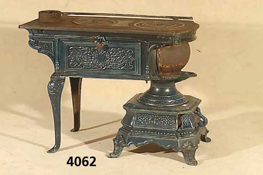 KÜchenofen, Frankreich/Belgien, um 1900, Gußeisen, Renaissancestil, teilweise blau-grau emailliert, 2 freie Handleisten, starker Barockeinfluß, ...
