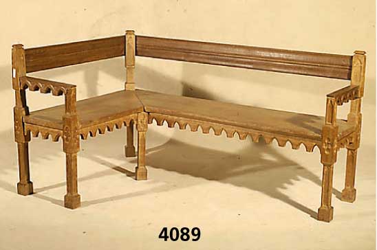 Eckbank, deutsch, um 1900/10 Eiche massiv, Zarge gotisierend, Flachschnitzerei aus dem Vollholz, Lehnen doppelt geschweift, aufwendig gearbeitet, ...