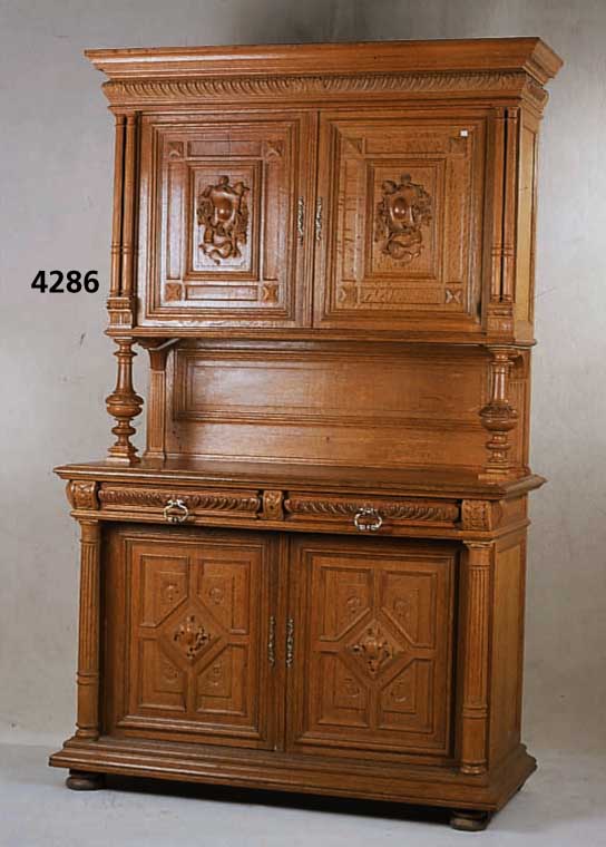 Aufsatzschrank, Belgien, um 1890/1900, Korpus Eiche und Buche massiv, Frontgliederung SÄulen und DoppelsÄulen, Drechselarbeit, ge- rieft, ...