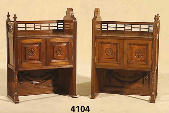 Paar AufsatzschrÄnkchen, deutsch, um 1960, Nußbaum, Nußbaumfurnier, klassizistisch, mit Rosettenverzierung, Drechselarbeit, Rahmen ge- rieft, ...