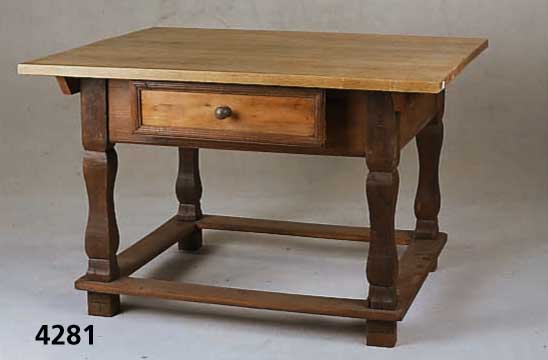Bauerntisch, deutsch, zum Teil aus altem Holz gefertigt, Weichholz, Buche und Eiche, Umlaufleiste nach dem Stil von 1770/80 gefer- tigt, ...