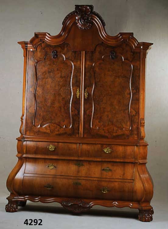 Vielzweckschrank, Niederlande, um 1930, Barockstil, Korpus Weichholz, Eiche und Nuß- baum massiv, Wurzelnußfurnier 4-fach gespie- gelt, ...