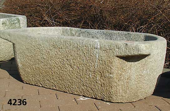 Wassertrog, deutsch, um 1920, Granit massiv, aus dem Block gehauen, auch als Brunnen ge- eignet, aufwendige Arbeit, vielfach verwendbar , ...