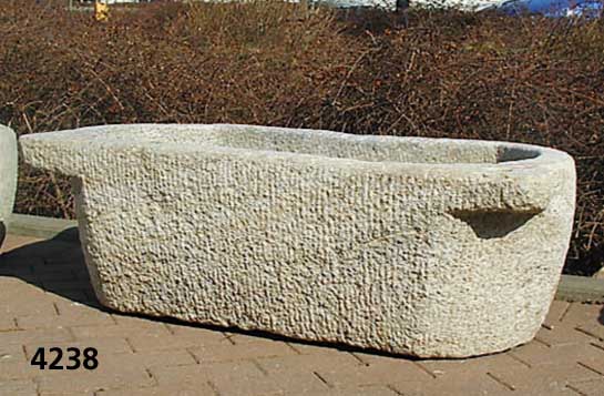 Wassertrog, deutsch, um 1920, Granit massiv, aus einem Block gehauen, auch als Brunnen verwendbar, aufwendige Arbeit, reprÄsentativ, vielfach ...