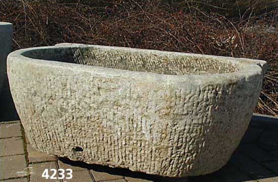 Wassertrog, deutsch, um 1920, Granit massiv, aus einem Block gehauen, auch als Brunnen ge- eignet, aufwendige Arbeit, vielfach verwendbar , ...