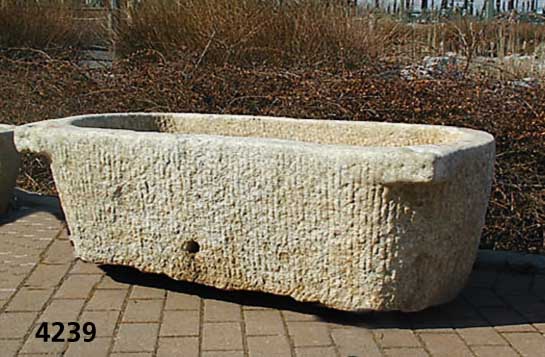 Wassertrog, deutsch, um 1920, Granit massiv, aus einem Block gehauen, auch als Brunnen ge- eignet, aufwendige Arbeit, vielfach verwendbar , ...