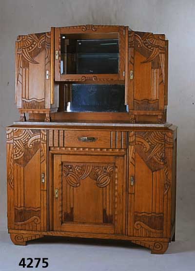 Aufsatzbuffet, Frankreich, um 1935, ArtDeco, Korpus Weichholz und Buche massiv, Front Eiche massiv, mit abstrakt floraler Schnitz- erei, Oberteil ...