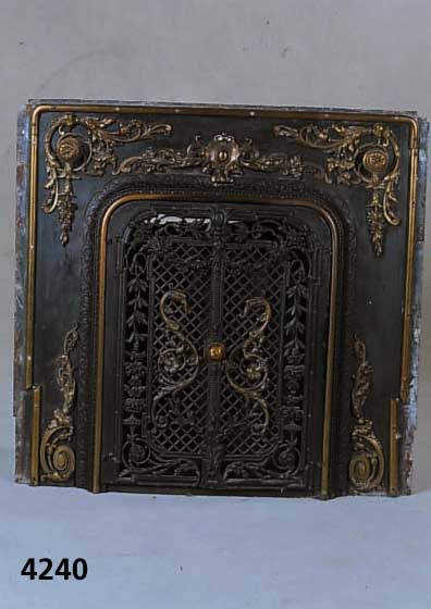 Wandofeneinsatz, Frankreich, um 1890/1900 Gußeisen bzw Bronce, feiner Guß z.T. ausge- arbeitet, Durchbrucharbeit symetrisch ange- ordnet, nach ...