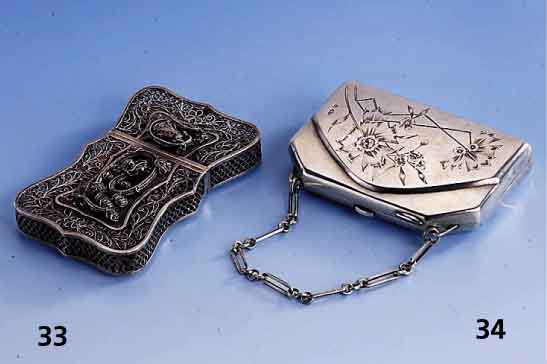 Silbertasche, Moskau 1898-1912, 84er Silber, Meistermarke, floraler Jugend- stildekor graviert, rÜcks. gravierte Widmung, Tragekette, schwere ...