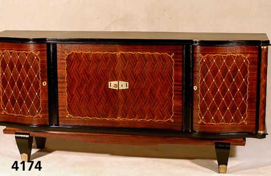 Sideboard, Frankreich, ArtDeco, um 1940, Palisander, in schÖnem Bild furniert, z.T. im- bonisiert, feine Perlmutt- und Edelholzeinle- gearbeiten, ...