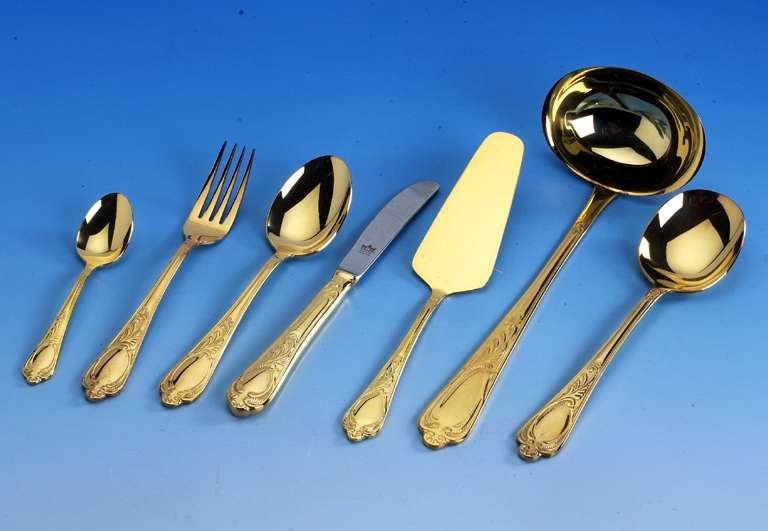 Besteck fÜr 12 Personen, 24 kt hartvergoldet, Solingen, best. aus: 12 Menuemesser, 12 Menuegabeln, 12 MenuelÖffel, 12 Kaffee- lÖffel, 12 ...
