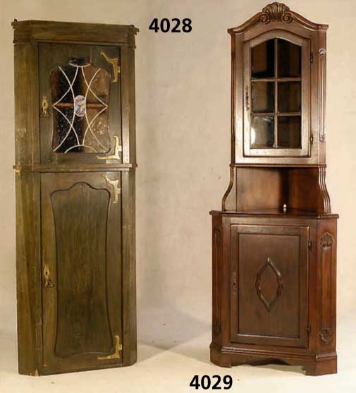 Eckschrank, deutsch, 50er/60er Jahre, Barockstil, Korpus Weichholz, Front teilweise Nußbaum massiv, Glasteil versprosst, abge- schrÄgt, ...