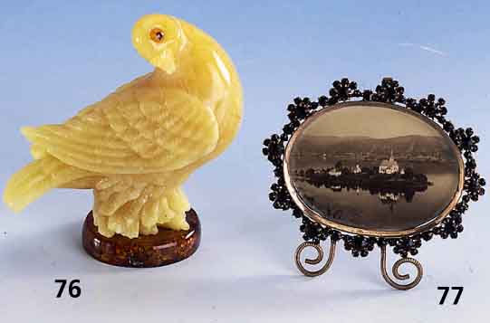 Bilderrahmen mit Granaten, BÖhmen um 1900, Tombak, antike Photoeinlage, H ca. 6.5 cm, aufstellbar