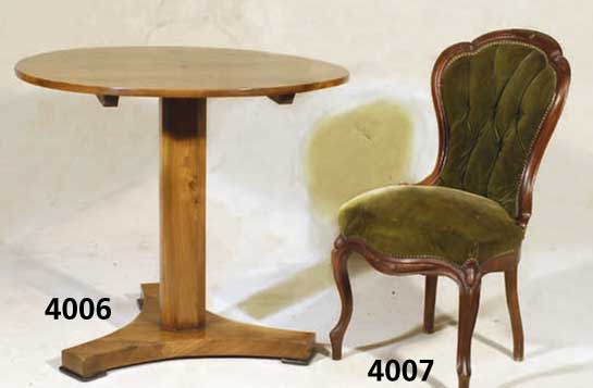 Tisch, deutsch, um 1830/40, Nußbaum massiv, Nußbaumfurnier, SÄule Weichholz, Platte aus Teilen der Zeit gefertigt, Altersspuren, H. ca. 83 cm, ...