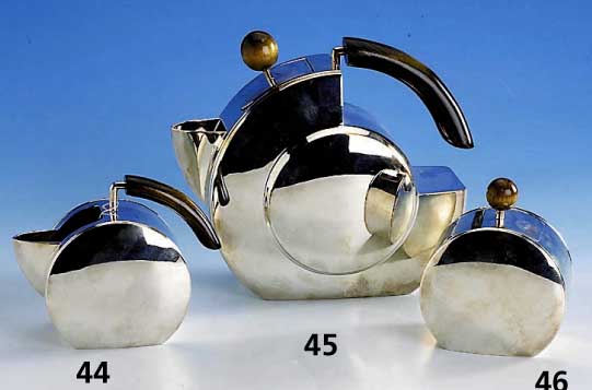 Sahnegießer, 925er Silber, ca. 300 g, ausgefallene Designerform, Holzgriff, schwere, qualitÄtvolle Verarbeitung, H ca. 11 cm, (SP: 1170 EUR)