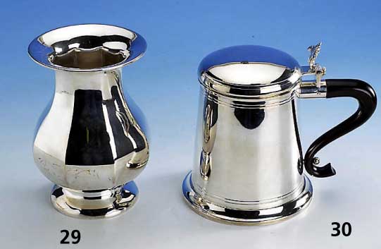 Deckelhumpen, 800er Silber, ca. 591 g, Griff Holz, glatte, zeitlose Form, H ca. 16 cm Bodendurchm. ca. 14 cm(SP: 700 EUR)