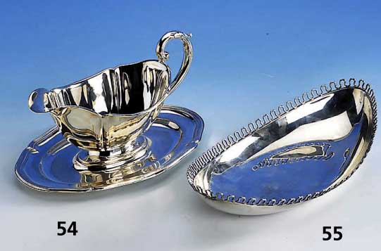 Sauciere, deutsch Wilkens Bremen, 800er Silber, total ca. 436 g, Barockstil, H ca. 12 cm, L ca. 26 cm(SP: 1260 EUR)