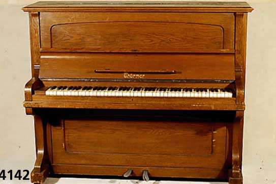 Klavier, deutsch, um 1910, Jugendstil, Marke Ferdinand ThÜrmer Meisen, Korpus Weichholz Hartholz, Eichefurnier, dieses beschÄdigt, Rahmen ...