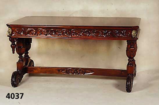 Prunktisch, nach belgischem Vorbild um 1680/ 1720, Nußbaum und Mahagoni massiv, Wangen doppelsÄulig mit auslaufenden FÜßen, Zarge und ...