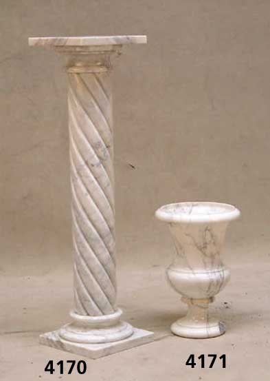 Vase, nach altem Vorbild, weißer Marmor, grau geÄdert, klassische From, vielfach ver- wendbar, als Blumenvase bestens geeignet, H. ca. 51 cm, D. ...