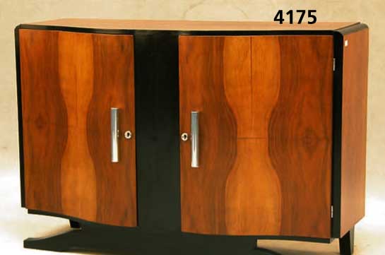 Sideboard, Frankreich, um 1920, kaukasisch Nußbaum gespiegelt furniert, z.T. schwarz abgesetzt, große ChrombeschlÄge, zeittypisch geschwungene ...