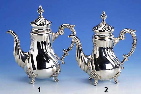 Kaffeekanne, deutsch, im Stil der 30er Jahre, 925er Silber, Rokokostil, auf 4 FÜßen, Griff mit DÄmmringen, Meistermarke RÜschen- berg, Deckel ...