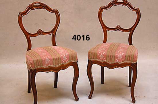 6 StÜhle, im Louis-Philippe-Stil, Nußbaum auf Mahagoni gebeizt, geschnitzt und geschwu- ngen, elegante LinienfÜhrung, schÖnes Stil- mÖbel, ...