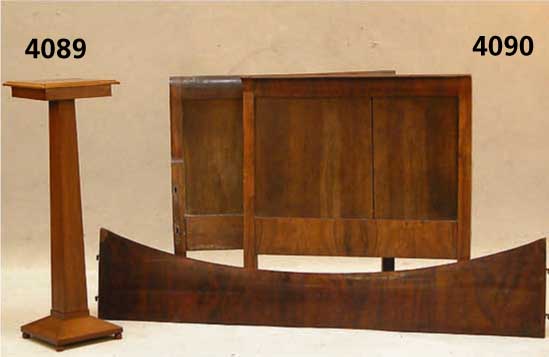 BlumensÄule, deutsch, um 1910, Korpus Weich- holz, Nußbaum massiv, Nußbaumfurnier, gute Maserung, strenger Jugendstil, Oberteil er- gÄnzt, ...