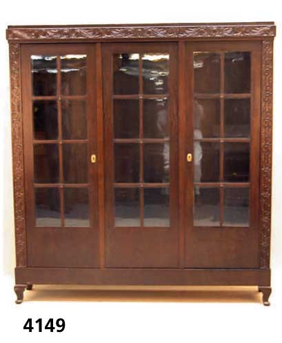 BÜcher- bzw. Sammlerschrank, deutsch, um 1910/ 15, Korpus Weichholz, Buche und Eiche massiv , Eichefurnier, umlaufende Schnitzerei aus dem ...