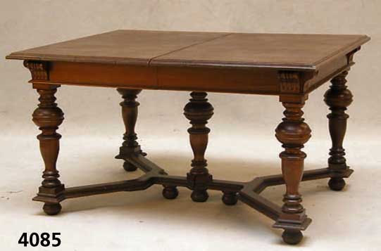 Ausziehtisch, deutsch, um 1900/10, Gestell Weichholz und Buche, Eichefurnier, Barockstil, Balusterbeine gedrechselt, Unterteil ver- sprosst, ...