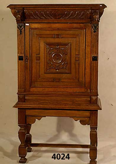 Stollenschrank, Belgien, um 1890/1900, nach dem Vorbild von 1680, auf Rahmen gearbeitet, Eiche massiv, Inlets Leiste doppelt geschweift , Lisenen ...